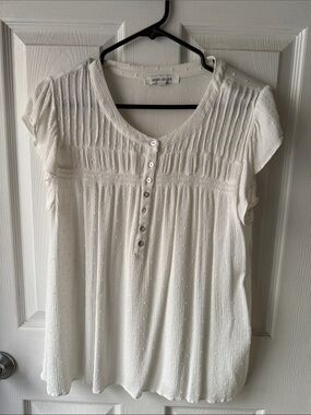Rose & Olive White Textured Pintuck Button Front Blouse